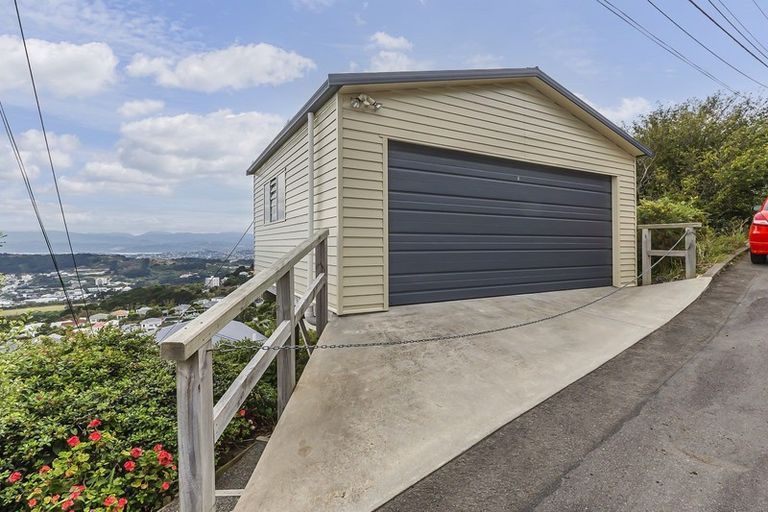 Photo of property in 35 Karepa Street, Brooklyn, Wellington, 6021