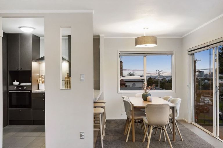 Photo of property in 1/22 Tui Glen Road, Birkenhead, Auckland, 0626