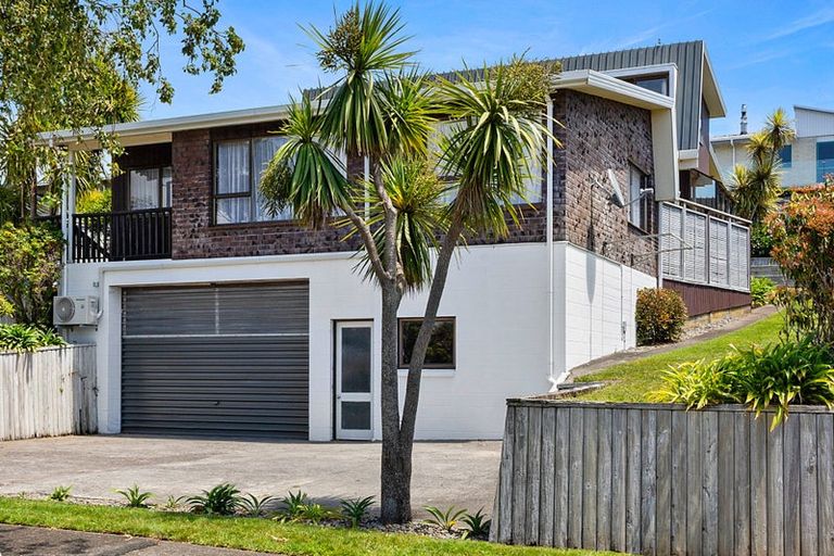 Photo of property in 8 Julian Place, Westown, New Plymouth, 4310