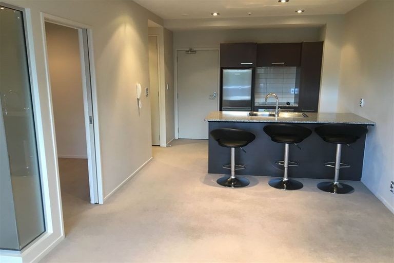 Photo of property in Shoal Haven Apartments, 207a/130 Anzac Street, Takapuna, Auckland, 0622