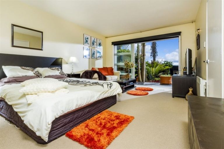 Photo of property in 2 Cliff Road, Torbay, Auckland, 0630