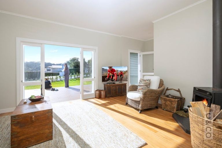 Photo of property in 29 Cambridge Road, Riverhead, 0820