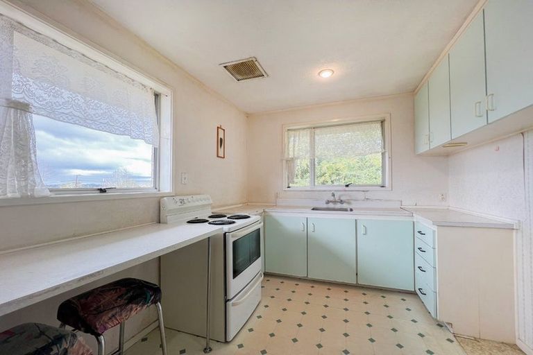 Photo of property in 1/90 Titirangi Road, New Lynn, Auckland, 0600