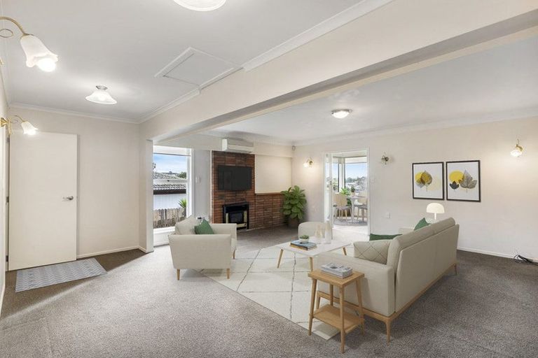 Photo of property in 120 Gossamer Drive, Pakuranga Heights, Auckland, 2010