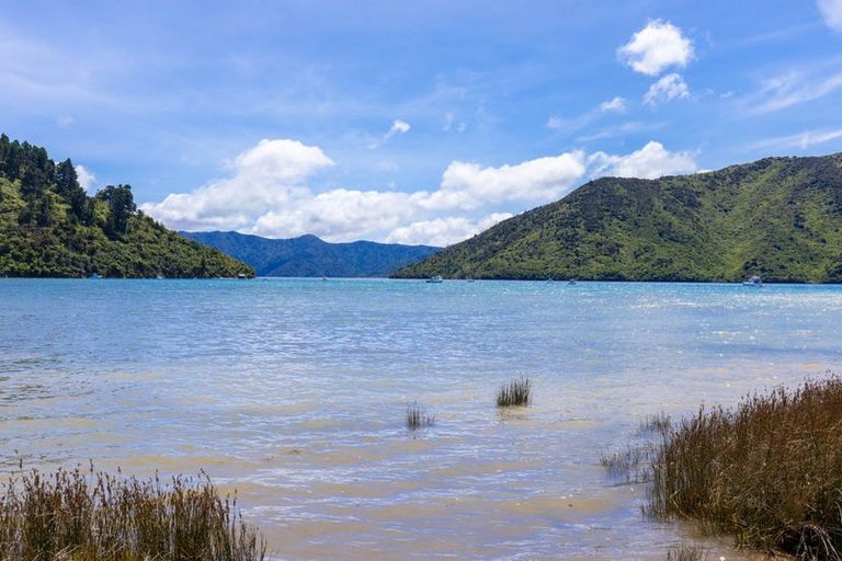 Photo of property in 19 Mccormicks Road, Whatamango Bay, Picton, 7281