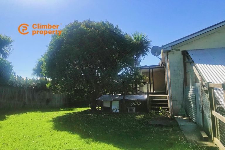 Photo of property in 2/9 Adriatic Avenue, Henderson, Auckland, 0612