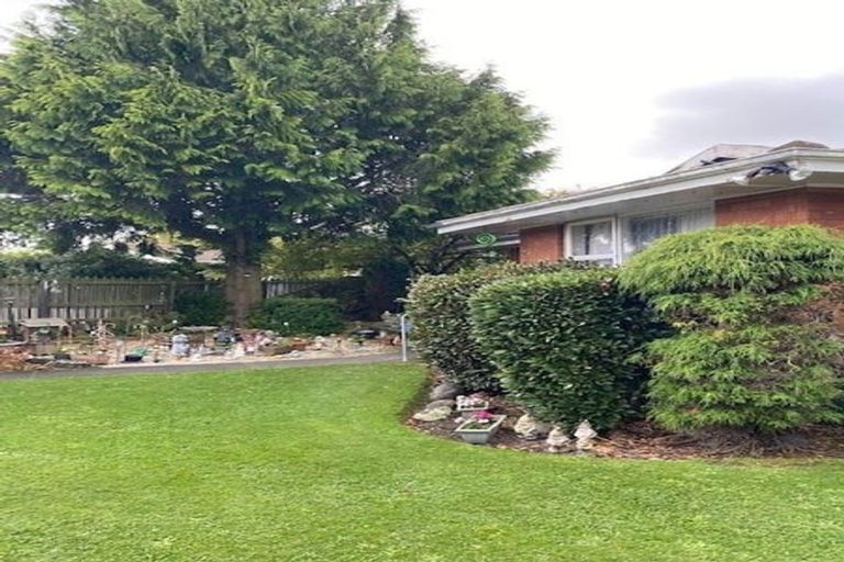 Photo of property in 24 La Perouse Place, Northcote, Christchurch, 8052