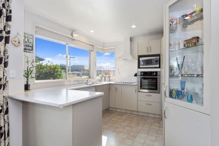 Photo of property in 48 Doncaster Drive, Papamoa Beach, Papamoa, 3118