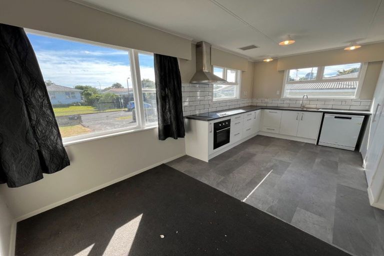 Photo of property in 24 Stephens Crescent, Highbury, Palmerston North, 4412