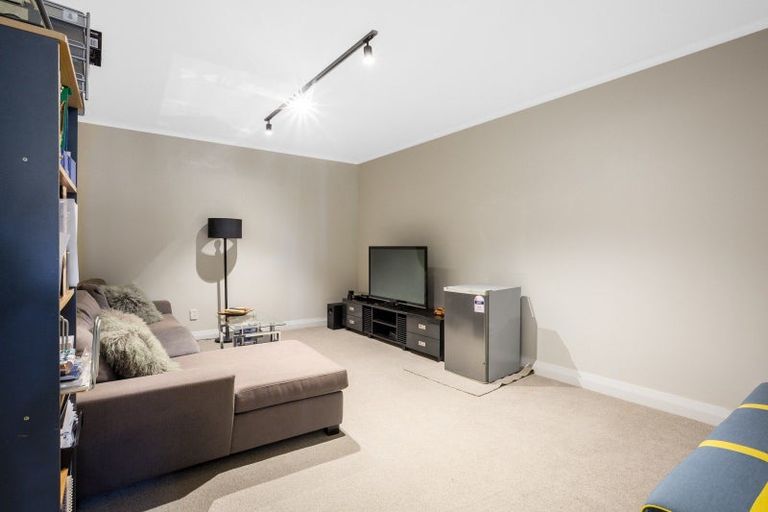 Photo of property in 11 Curnow Way, Kaiwharawhara, Wellington, 6035