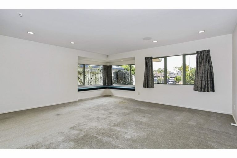 Photo of property in 9 Len Garlick Place, Pahurehure, Papakura, 2113