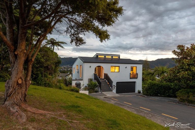 Photo of property in 6 Corrondella Grove, Belmont, Lower Hutt, 5010
