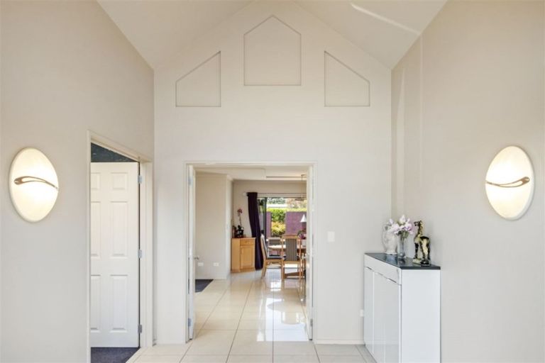 Photo of property in 8 Frank Knight Place, Waiuku, 2123