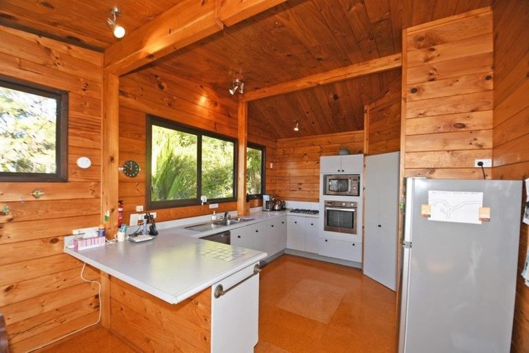 Photo of property in 103 Leigh Road, Leigh, 0985