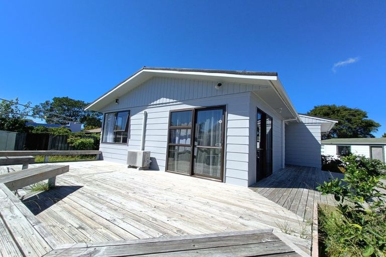 Photo of property in 9 Lisa Rise, Half Moon Bay, Auckland, 2012