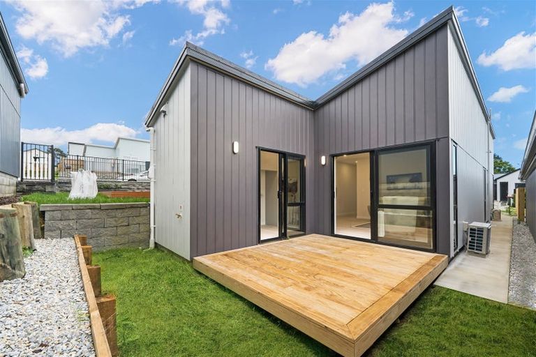 Photo of property in 17 Horokaka Street, Massey, Auckland, 0614