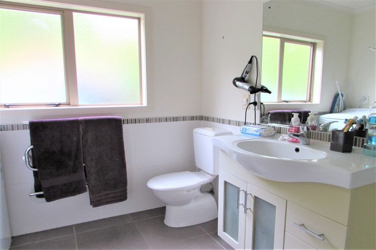 Photo of property in 2 Downing Street, Crofton Downs, Wellington, 6035