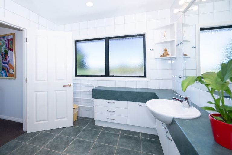 Photo of property in 28 Skudders Beach Road, Kerikeri, 0294