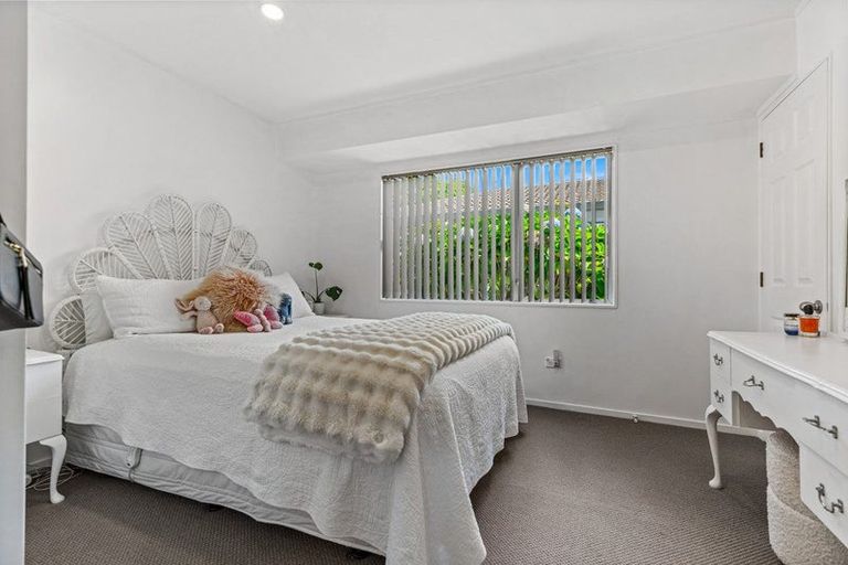 Photo of property in 24 Picasso Drive, West Harbour, Auckland, 0618