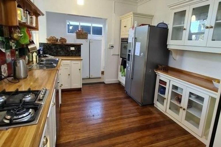 Photo of property in 49 Huatoki Street, Vogeltown, New Plymouth, 4310