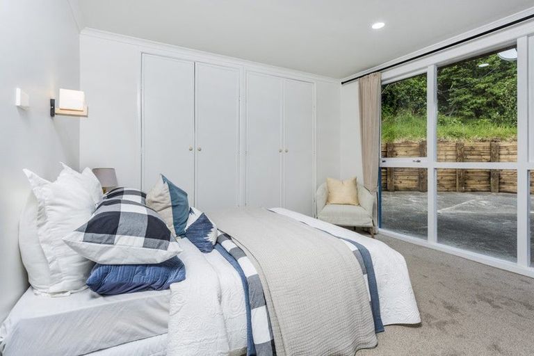 Photo of property in 39 Valley View Road, Glenfield, Auckland, 0629