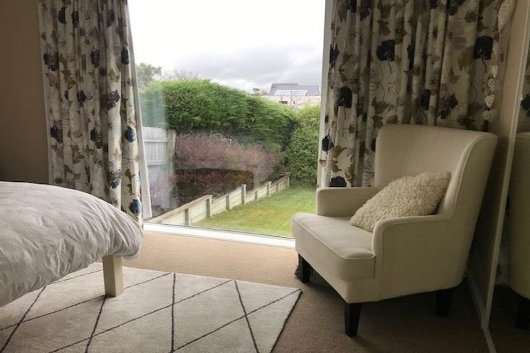 Photo of property in 9 Madeley Road, Mount Pleasant, Christchurch, 8081