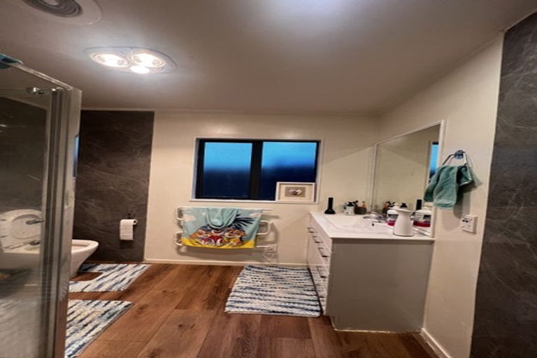 Photo of property in 30 Arlette Place, Massey, Auckland, 0614