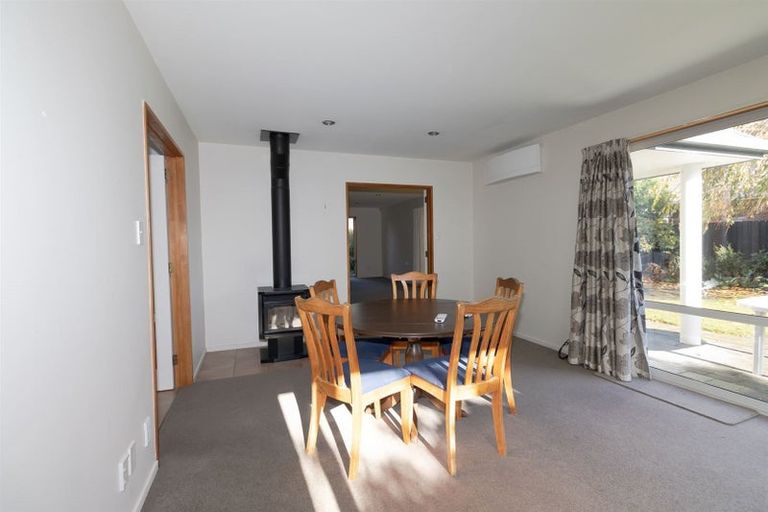 Photo of property in 16 Huntingdon Place, Avonhead, Christchurch, 8042