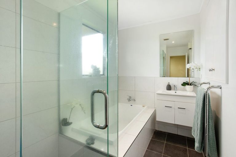 Photo of property in 12 Dominica Crescent, Grenada Village, Wellington, 6037