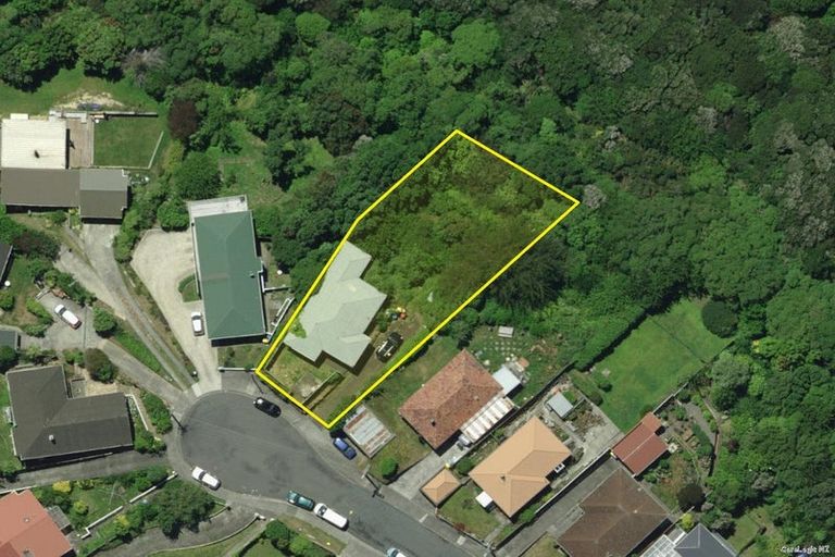 Photo of property in 16 Walker Avenue, Paremata, Porirua, 5026