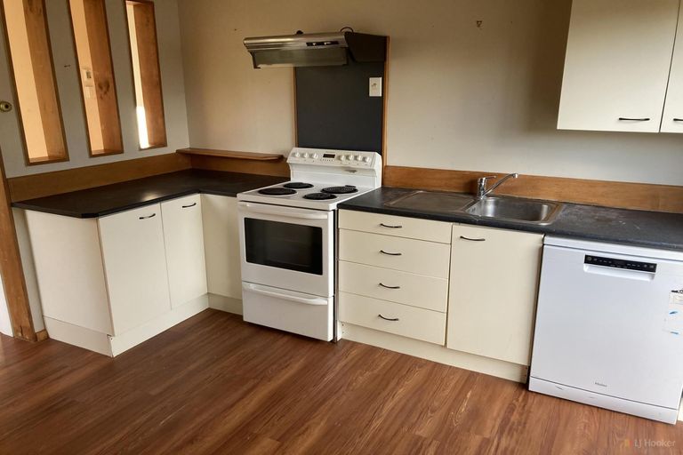 Photo of property in 52 Timaru Road, Waimate, 7924