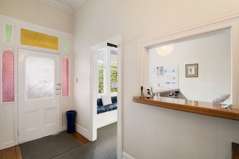 Photo of property in 235 Onewa Road, Birkenhead, Auckland, 0626