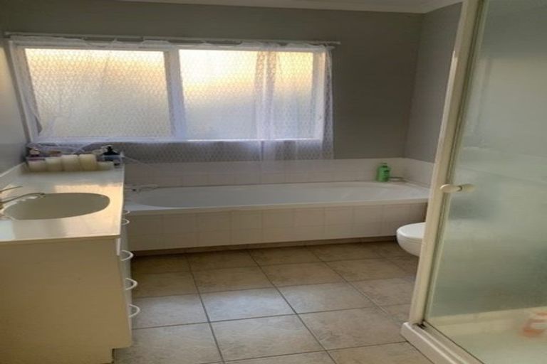 Photo of property in 39 Palmcrest Grove, Highland Park, Auckland, 2010