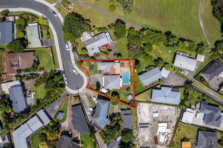 Photo of property in 10 Porter Avenue, Te Atatu South, Auckland, 0610