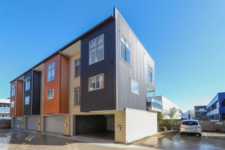 Photo of property in 2/9 Vialou Street, Hamilton Central, Hamilton, 3204