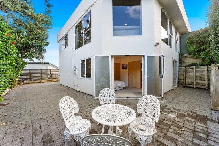 Photo of property in 2/51 Prospect Terrace, Milford, Auckland, 0620