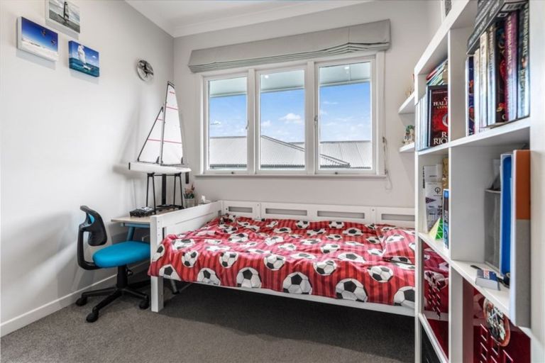 Photo of property in 18 Wairoa Road, Narrow Neck, Auckland, 0624