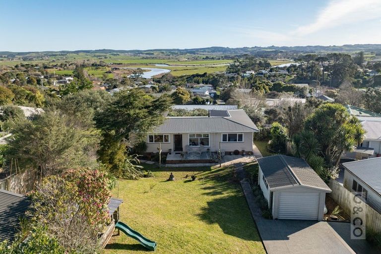 Photo of property in 67 Garfield Road, Helensville, 0800