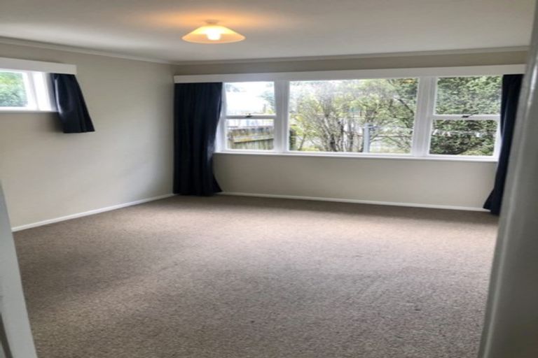 Photo of property in 199 Chivalry Road, Glenfield, Auckland, 0629