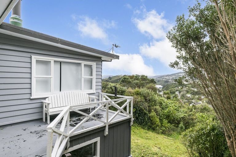 Photo of property in 51 Turville Crescent, Newlands, Wellington, 6037