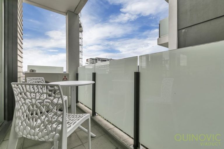 Photo of property in Halsey Apartments At Lighter Quay, 401/75 Halsey Street, Auckland Central, Auckland, 1010
