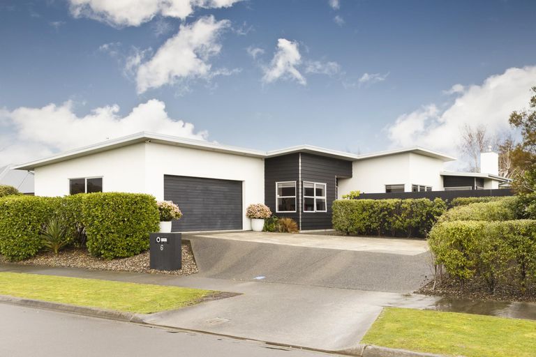 Photo of property in 6 Rodeo Drive, Kelvin Grove, Palmerston North, 4414