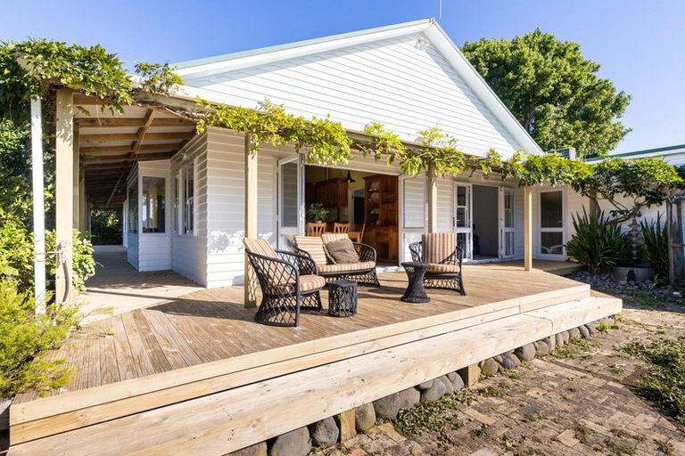 Photo of property in 46 Takiroa Street, Urenui, 4375