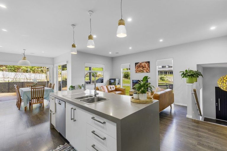 Photo of property in 12 Botany Lane, Whitby, Porirua, 5024