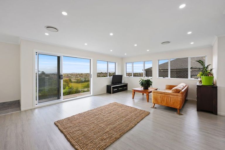 Photo of property in 85c Lake Panorama Drive, Henderson Valley, Auckland, 0614