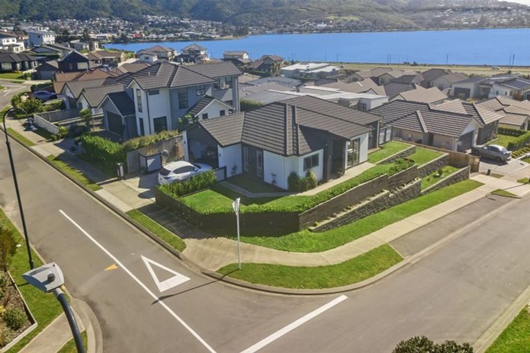 Photo of property in 2 Ihakara Arthur Lane, Aotea, Porirua, 5024
