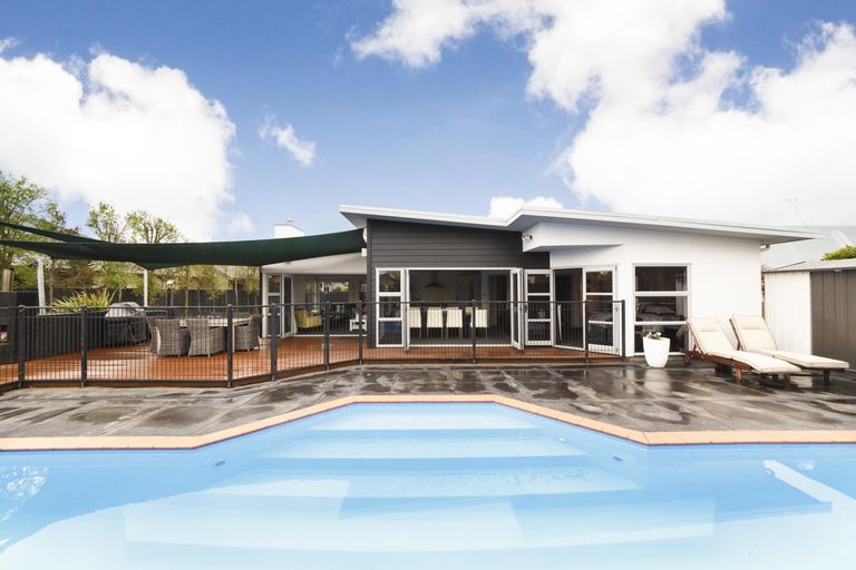 Photo of property in 6 Rodeo Drive, Kelvin Grove, Palmerston North, 4414