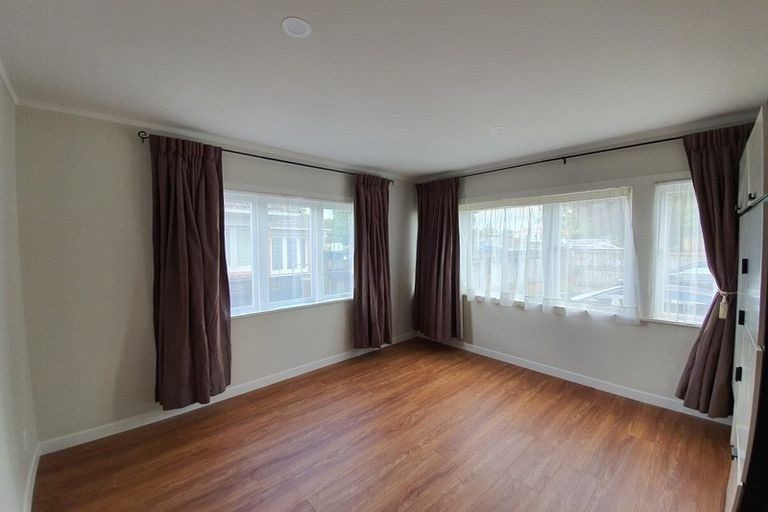 Photo of property in 29 Lincoln Road, Henderson, Auckland, 0610