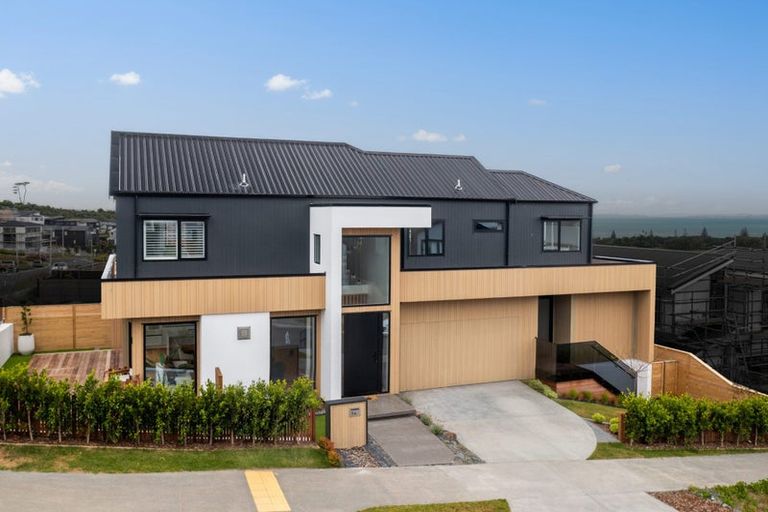 Photo of property in 34 Kumukumu Road, Long Bay, Auckland, 0630
