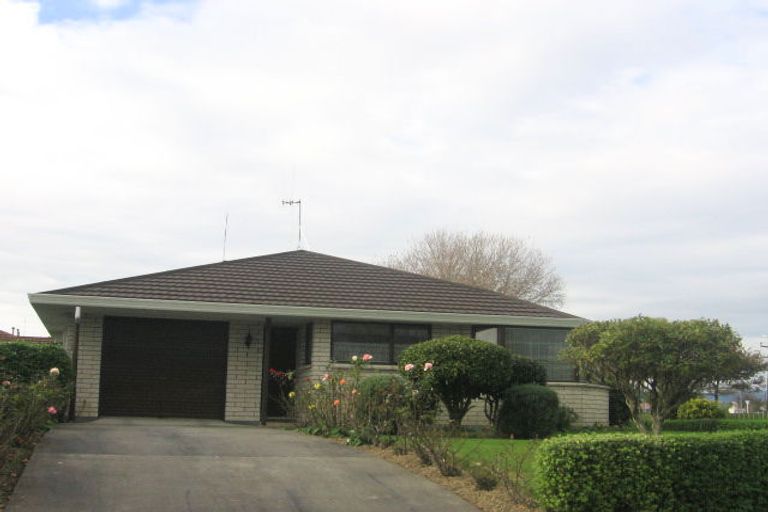 Photo of property in 2 Cedar Grove, Highbury, Palmerston North, 4412